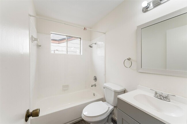 Building Photo - 6422 Chatham Island Ln