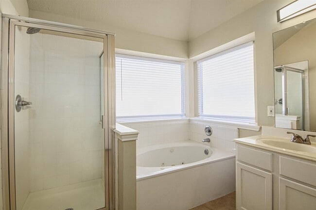 Building Photo - 21610 Emerald Ridge Cir