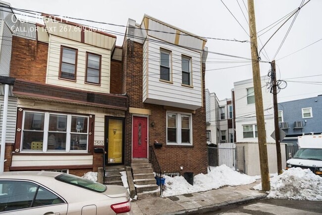 Building Photo - 2500 E Oakdale St