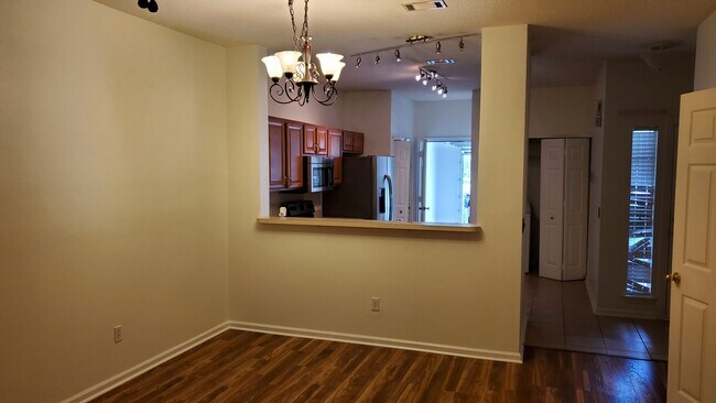 Building Photo - 242 Scrub Jay Dr