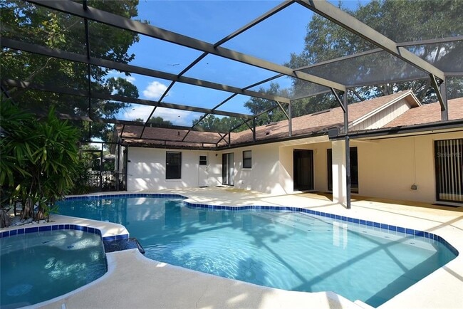 Building Photo - 5106 Sun Palm Dr