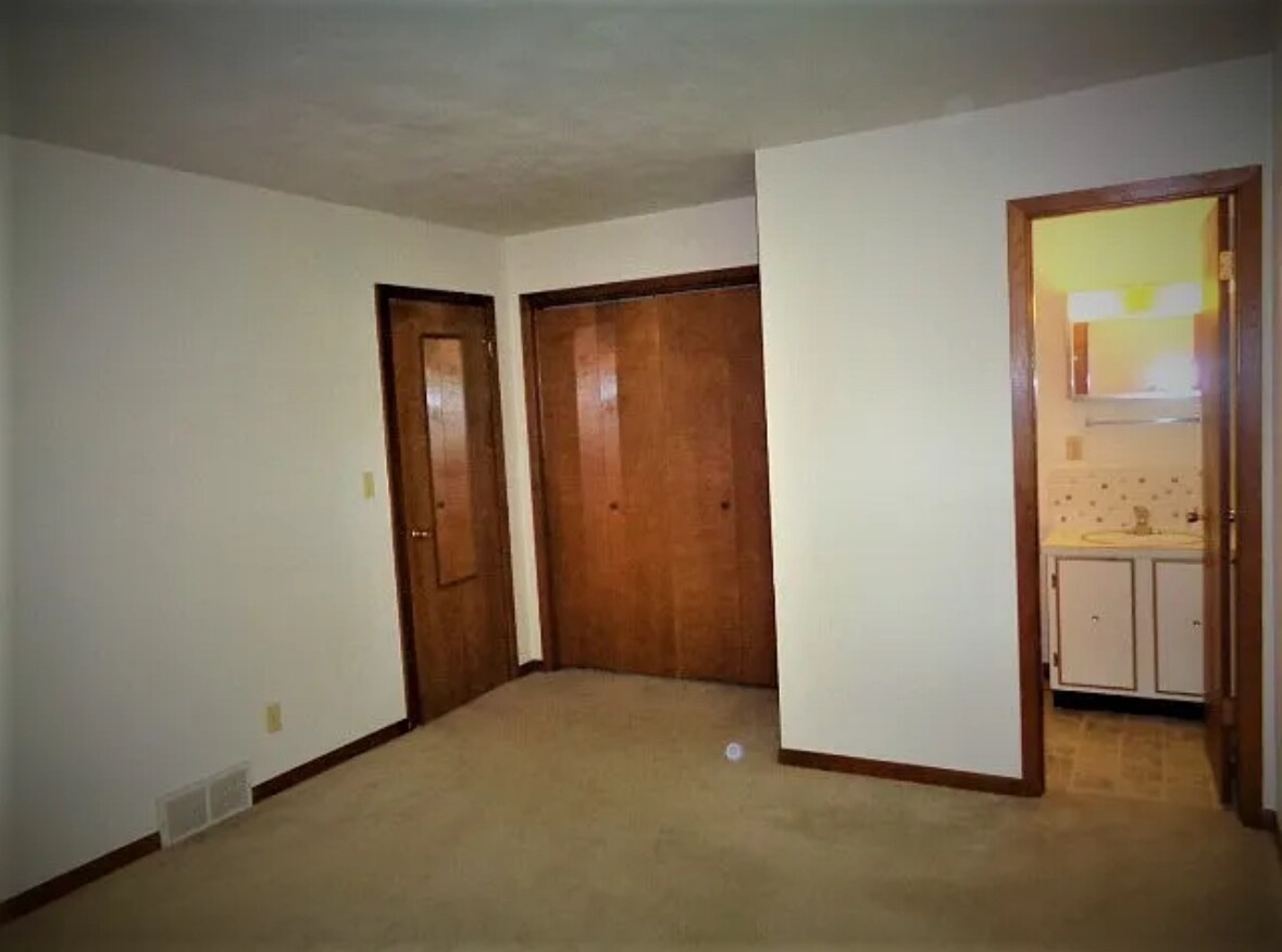 Master BR with 1/2 bath and closet - 312 N Main St