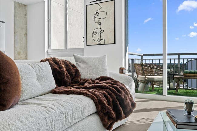 Building Photo - 300 S Australian Ave