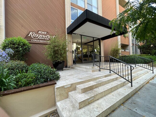 Building Photo - 1015 N Kings Rd