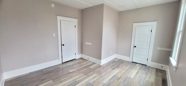 Building Photo - 1326 E Pontiac St