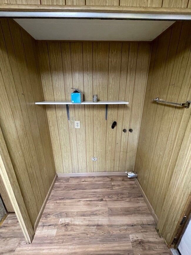 Building Photo - 2 Bedroom one bath Manufactured home on Cul De Sac