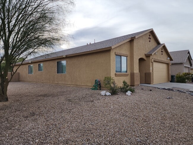 Building Photo - 4042 E Big Game Pl