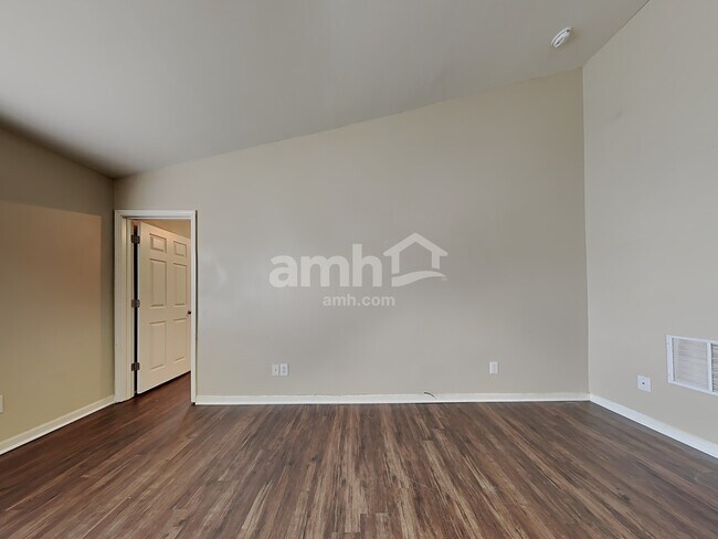 Building Photo - 926 Wolf Pack Way