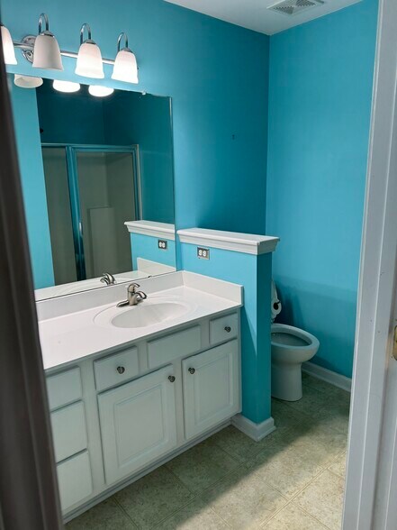 Master Bath - 1833 Willow Branch Ln