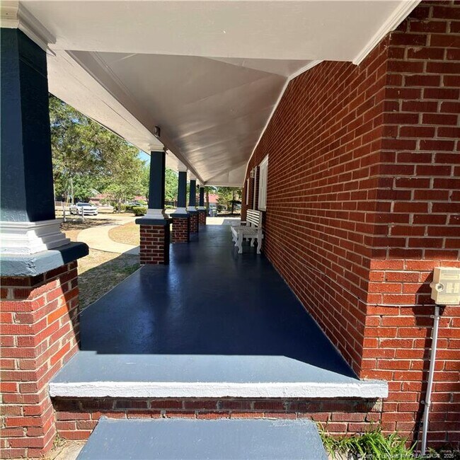 Building Photo - 228 Eastwood Ave