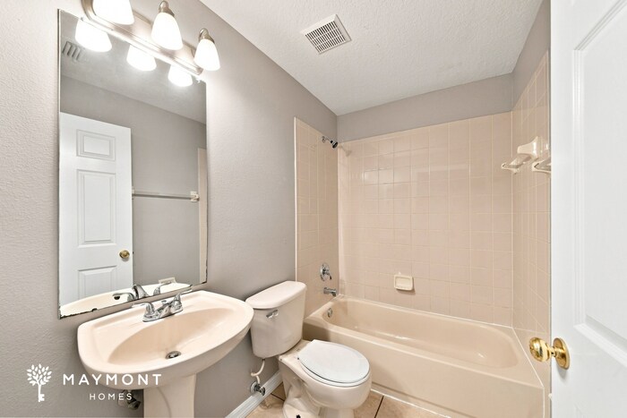 Building Photo - 11125 Sailbrooke Dr