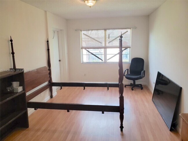 Building Photo - 4271 NW 89th Ave