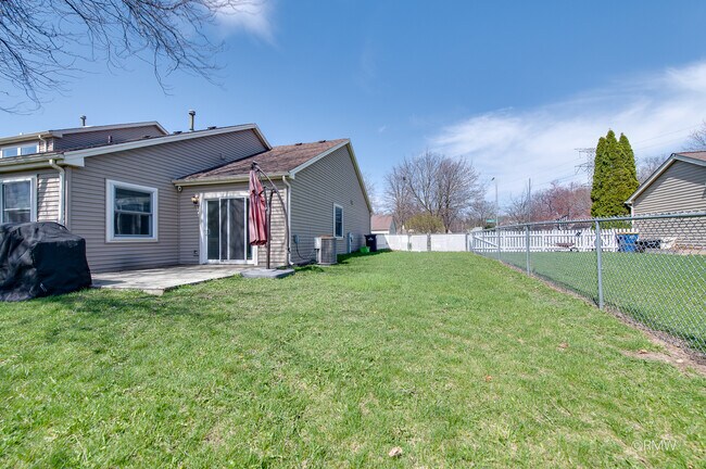 Building Photo - 359 Chaparral Cir