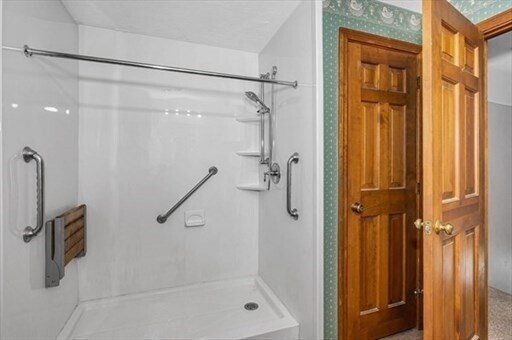 Building Photo - 15 Shore Rd