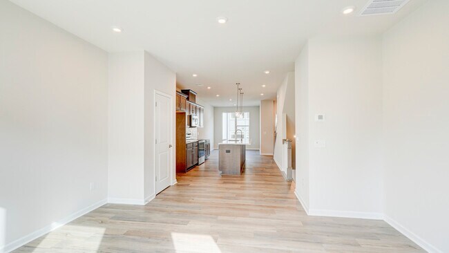 Building Photo - 5509 Swaling St