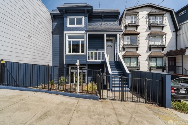 Primary Photo - 490 Clipper St