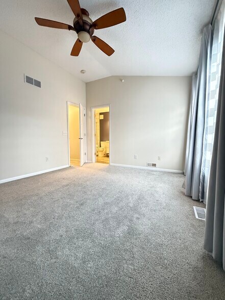 Building Photo - 6841 Narcissus Ln N