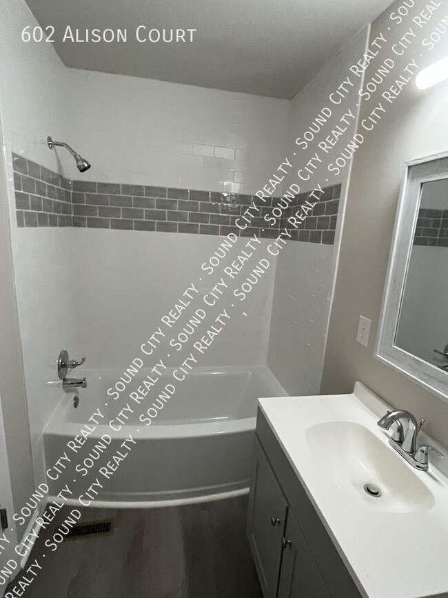 Building Photo - 602 Alison Ct