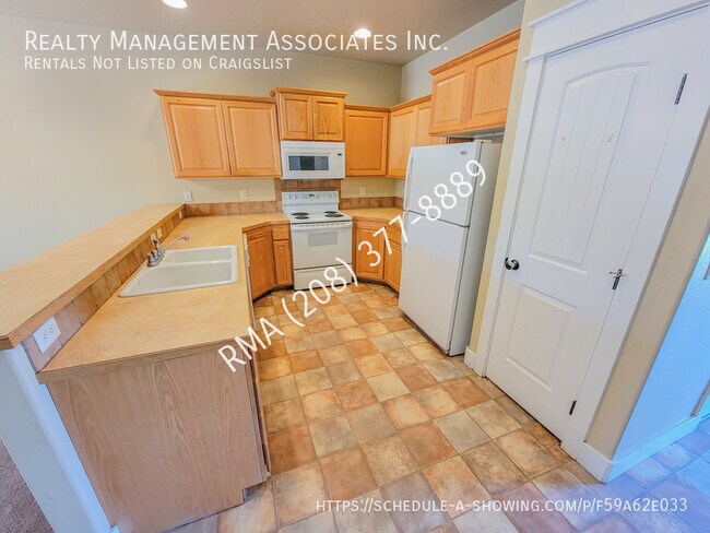 Building Photo - 2114 S Dorothy Ave