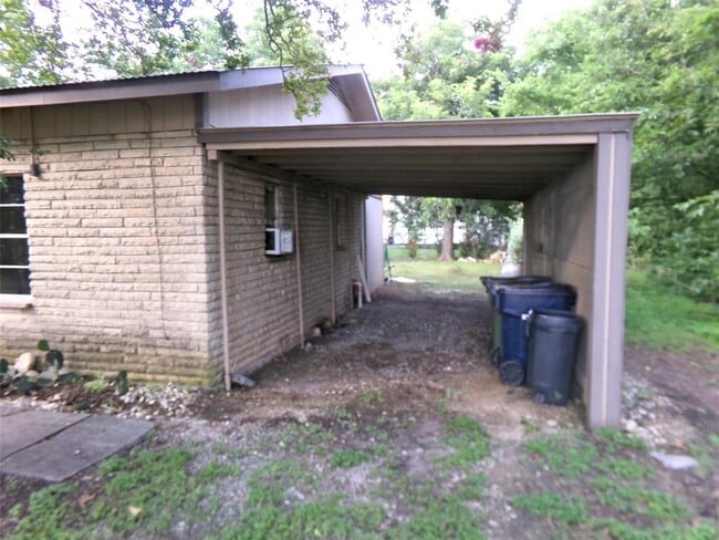 Building Photo - 15251 W State Hwy 29