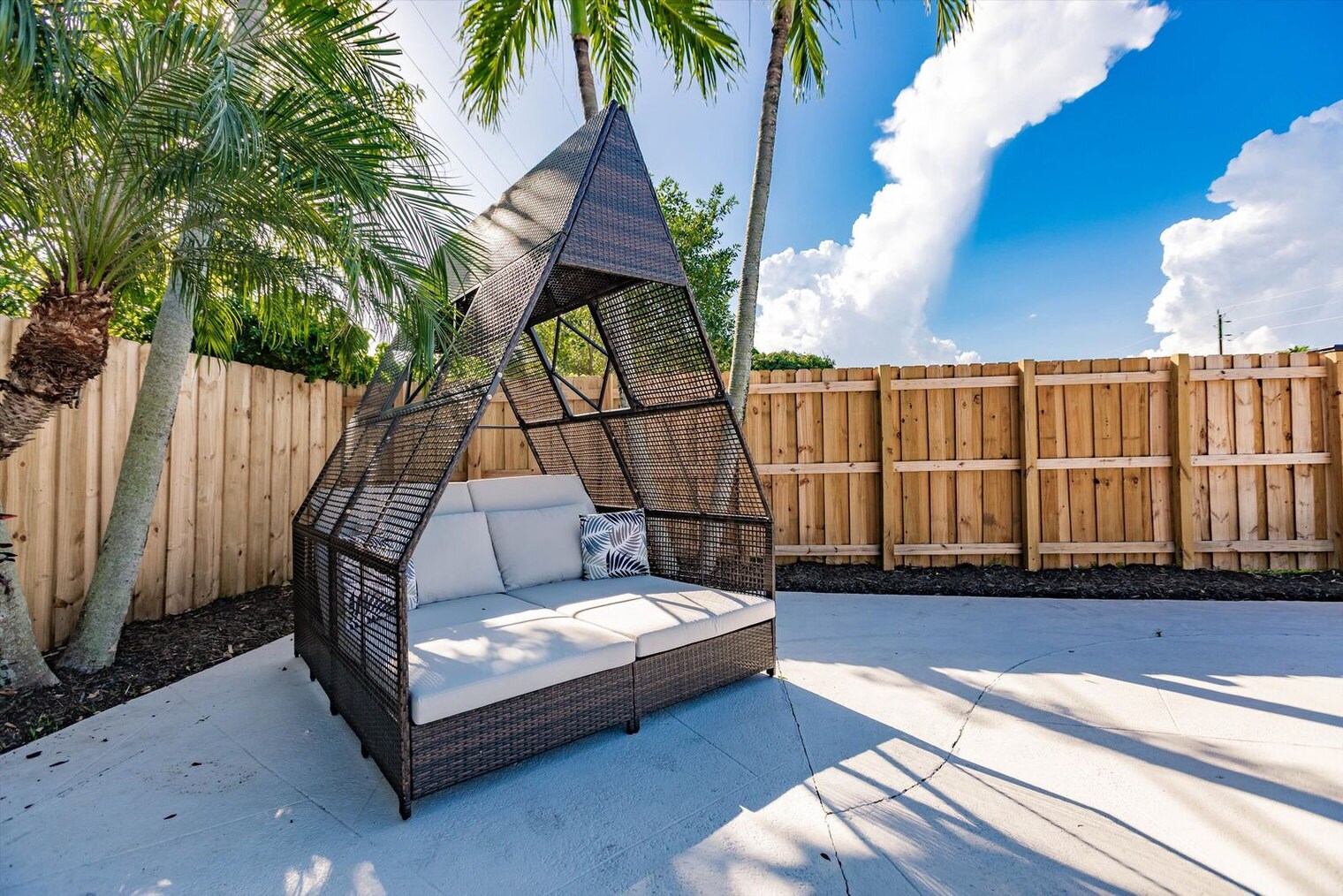 Building Photo - 716-720 Southwest 14th Court-SI FL1-ID1475646P