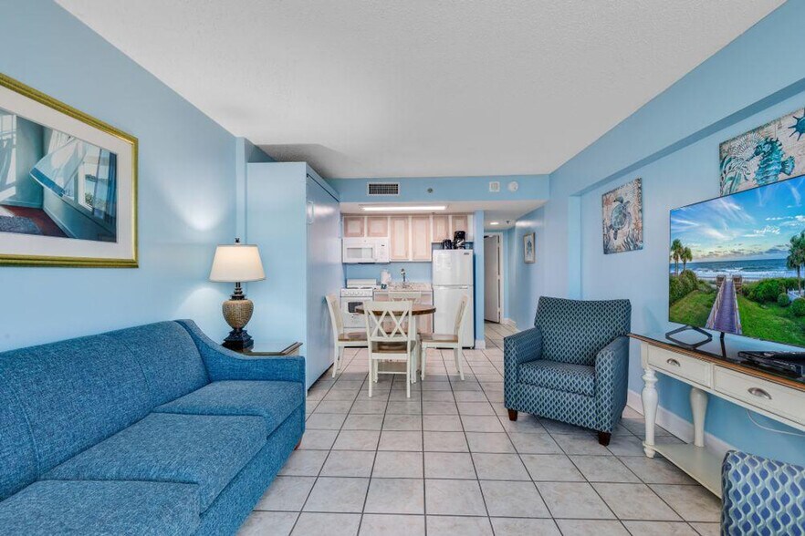 Building Photo - 647 N Creekside Dr