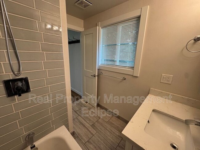 Building Photo - 12714 SE 167th Pl