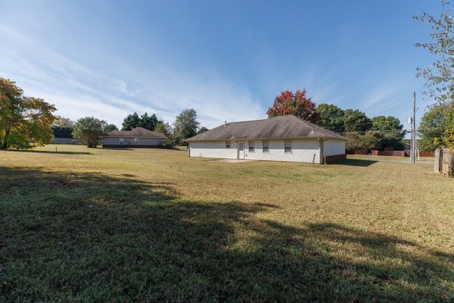 Building Photo - 323 Willow Oak Dr