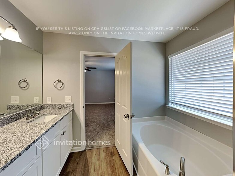 Building Photo - 1149 Woodwinds Dr
