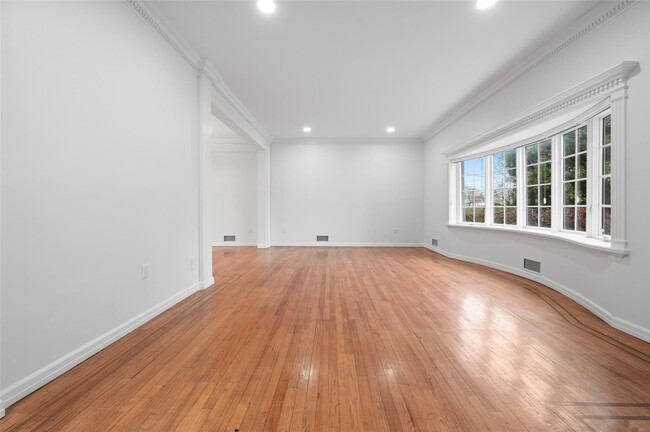 Building Photo - 600 Oceanpoint Ave