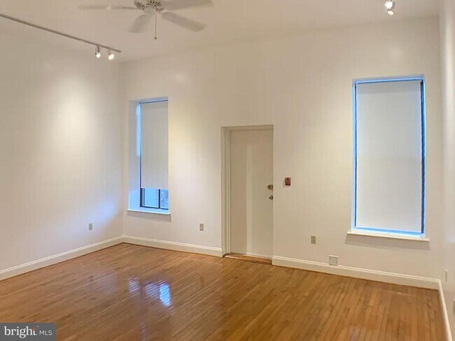 Building Photo - 261 N 3rd St