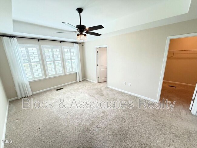 Building Photo - 537 Austin View Blvd