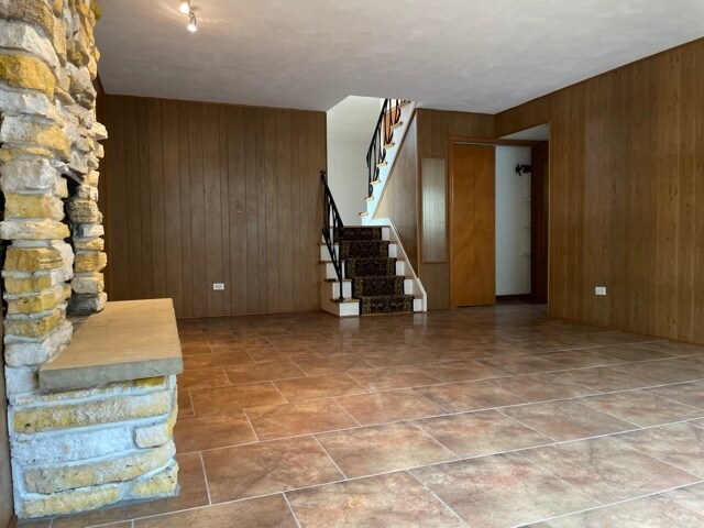 Building Photo - 720 N Broadway Ave