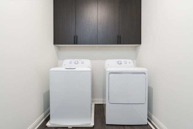 Building Photo - 5821 Elevated Wy