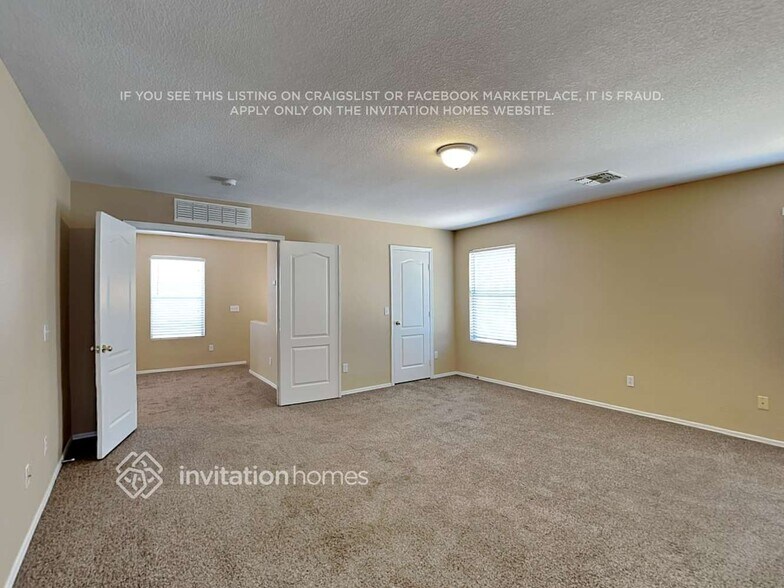Building Photo - 3075 E Santa Rosa Dr
