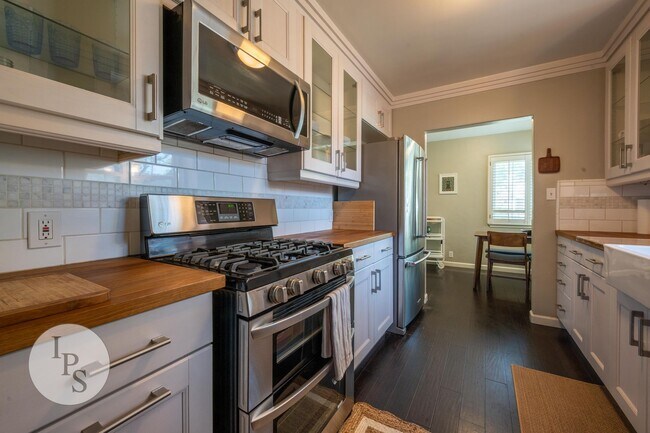 Building Photo - Beautifully Updated Fresno High Home - Walkable to Gazebo Gardens, 3BR/1BA, Partially Furnished