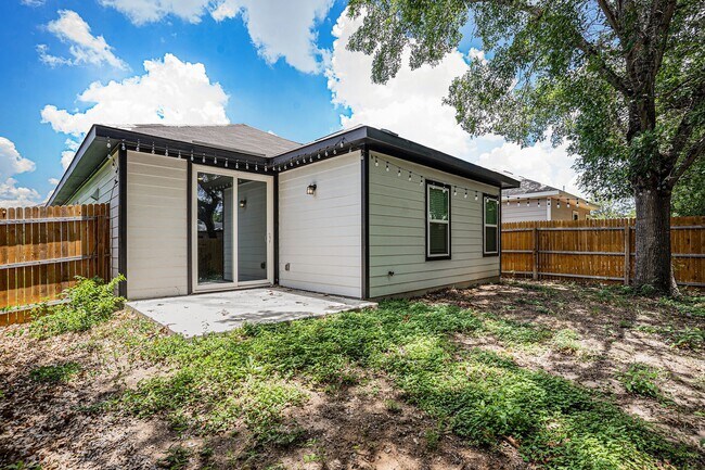 Building Photo - 4422 Chandler Rd