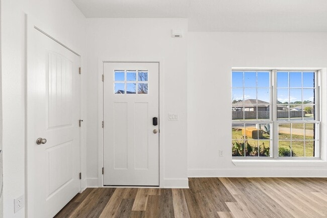 Building Photo - 140 Kinley Ave