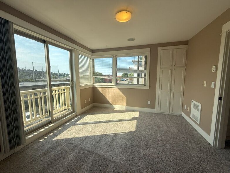 Building Photo - 2819 14th Ave W