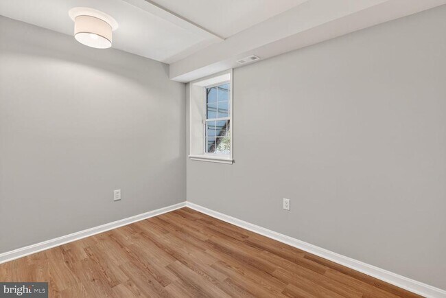 Building Photo - 1008 Rittenhouse St NW