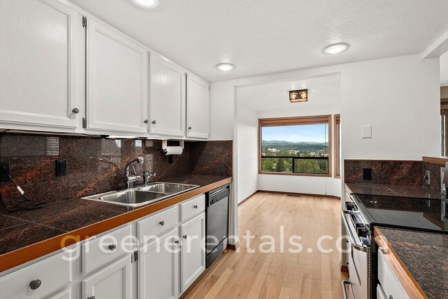 Building Photo - 2BR 2BA Olympia Condo with Spectacular Views