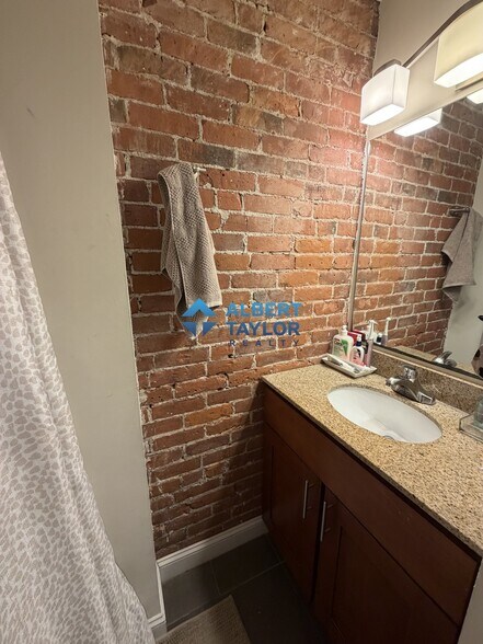 Building Photo - 34 Sussex St