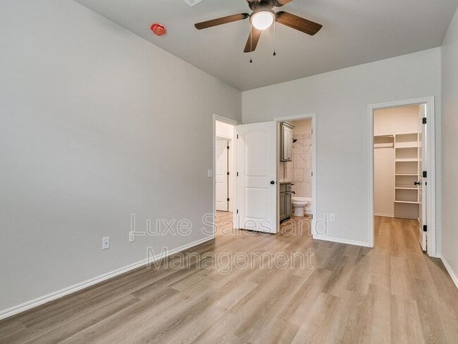 Building Photo - 10601 Lawson Ln