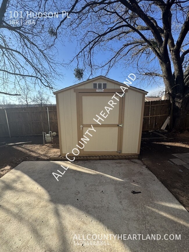 Building Photo - Updated 3 bed 2 bath in Midwest City!