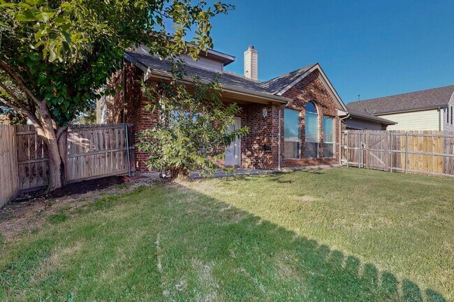 Building Photo - Spacious & Stylish Home in Quail Run-North...