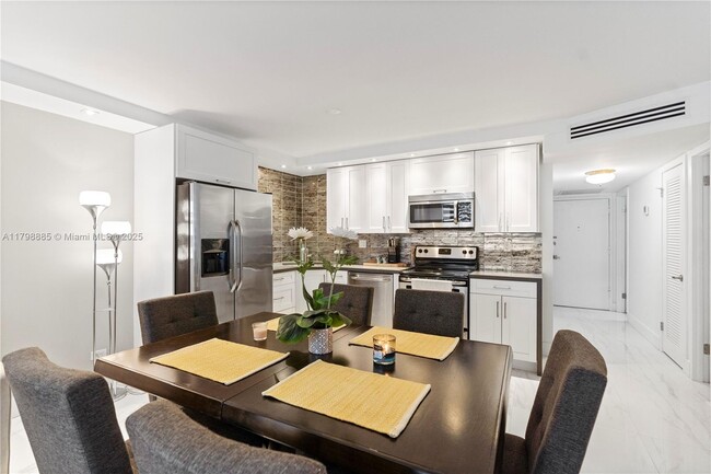 Building Photo - 6039 Collins Ave
