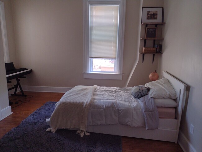 Building Photo - 441 W Lemon St