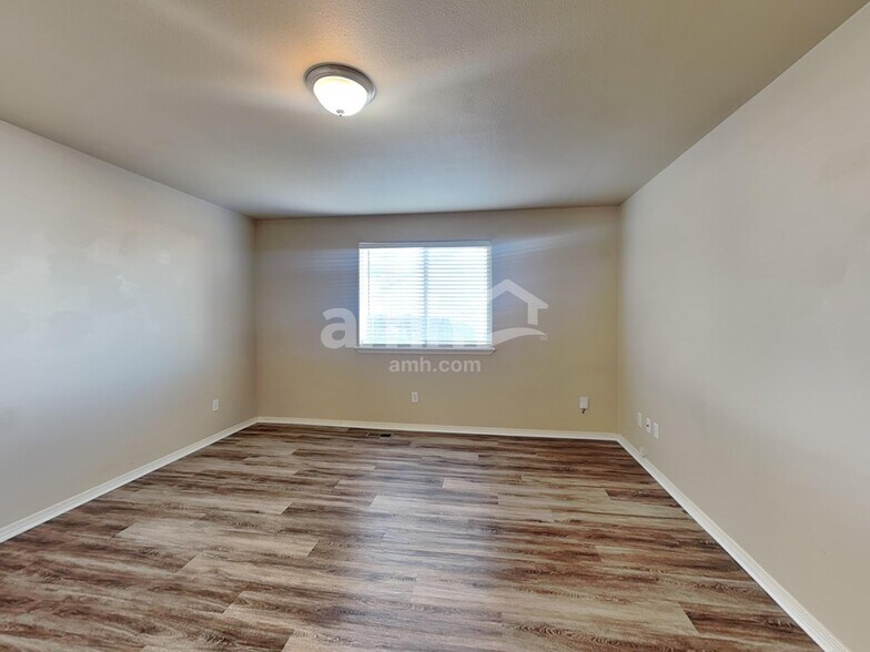 Building Photo - 12556 W Lewisburg Dr