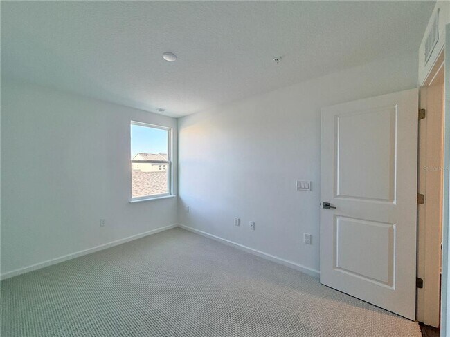 Building Photo - 1855 Pinecliff Dr