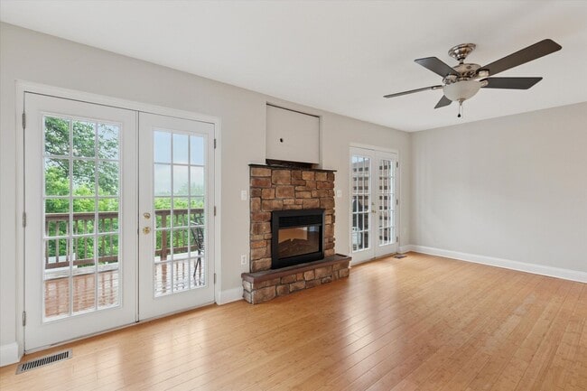 Building Photo - 3B/4B Townhome in Phoenixville!
